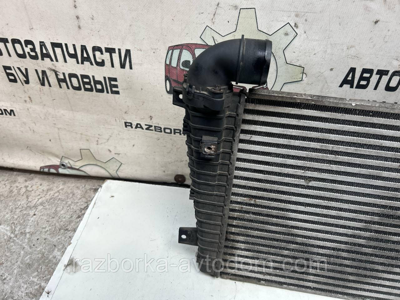Радіатора інтеркулера Opel Zafira B (05-10) OE:13243008