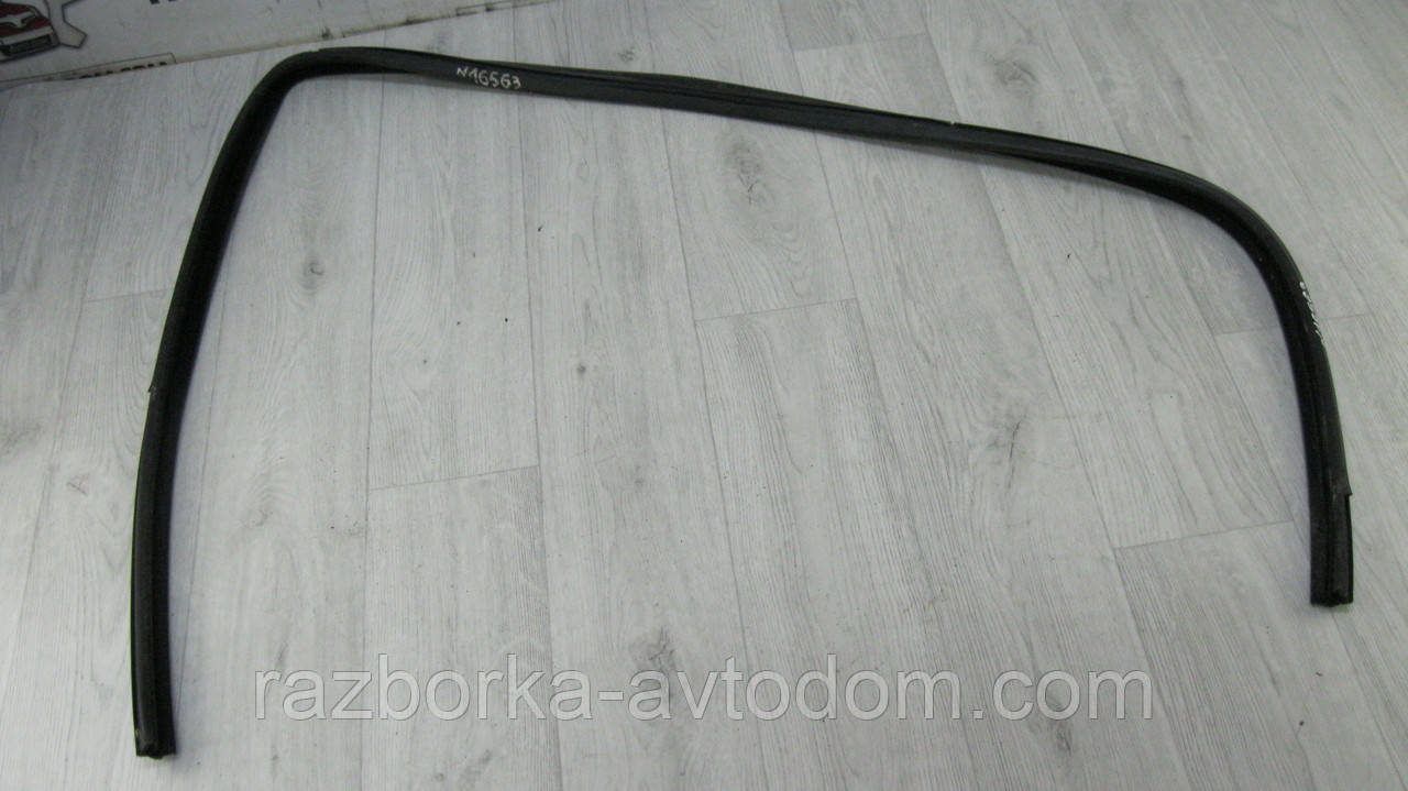 Ущільнювальна гумка скла дверей задньої правої (хетчбек) Opel Astra H (2005-2015) OE:24468016, 13290338