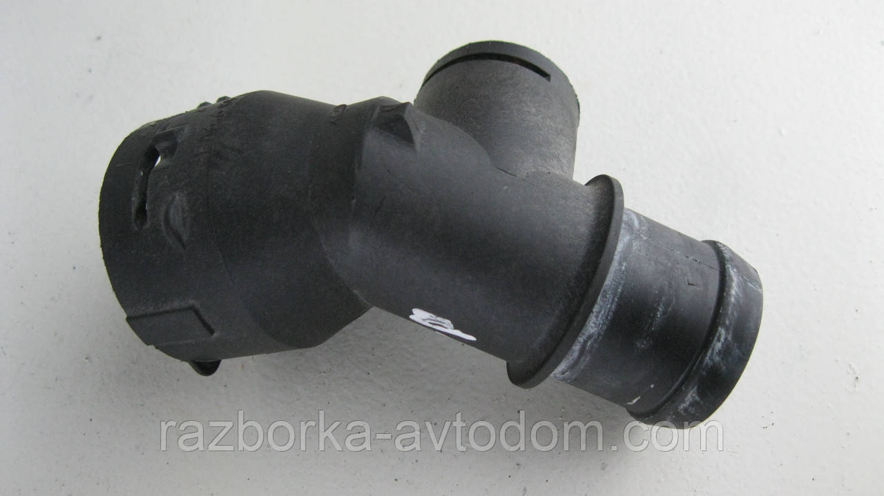 Фланець (трійник) системи охолодження VW Touran 1,9TDI (2003-2010), Golf 5 (2003-2008) OE:1K0122291AD
