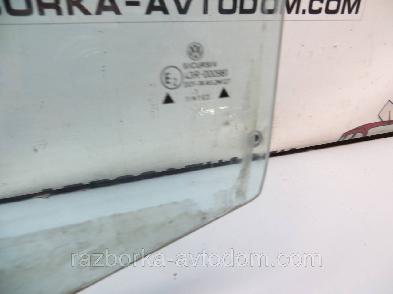 Скло заднього лівого дверей (універсал) VW Passat B3, B4 (1988-1997) ОЕ: 333 845 205
