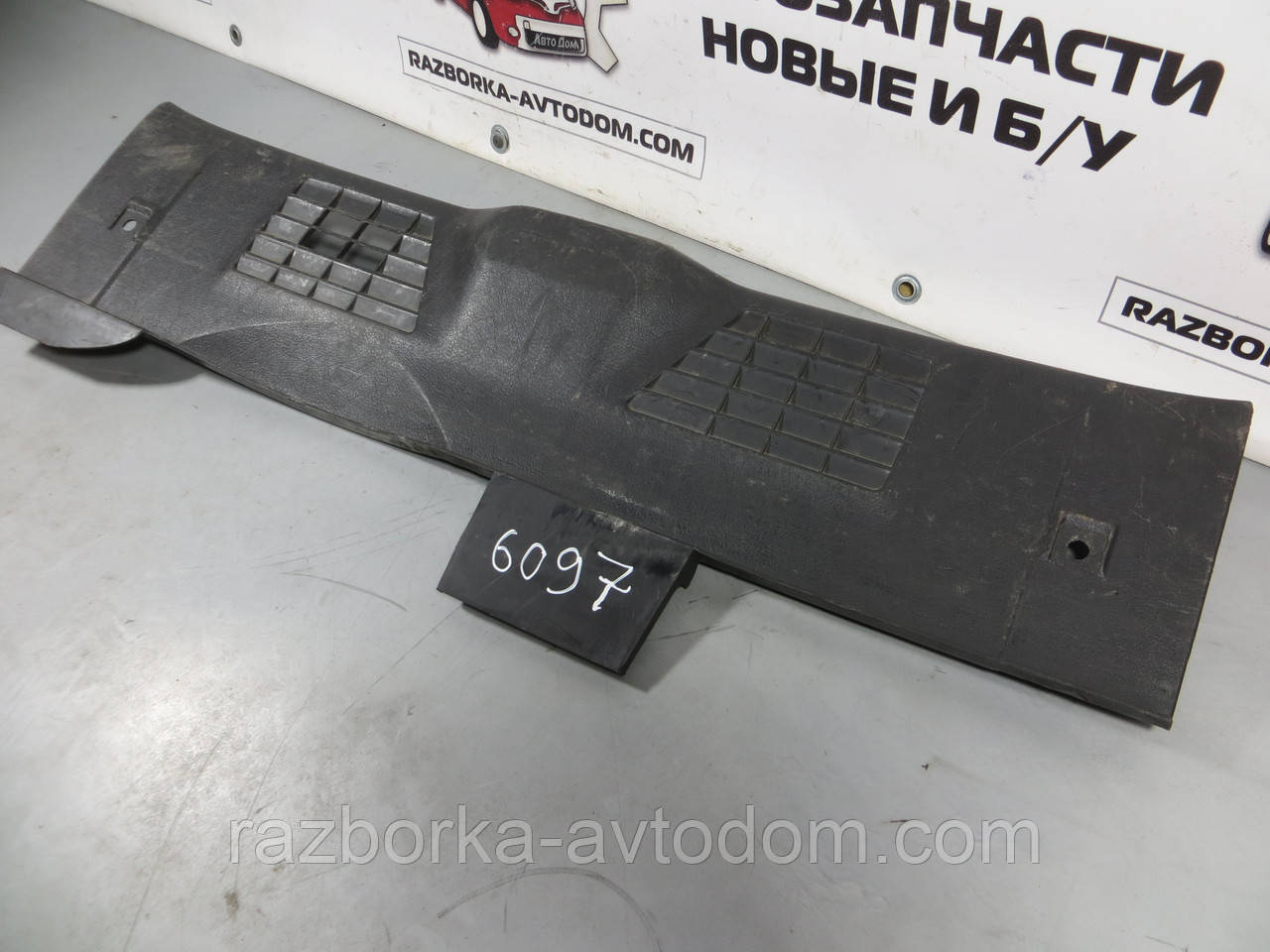 Накладка порога багажника внутрішня хетчбек Peugeot 307 (2001-2008) ОЕ: 7568F5