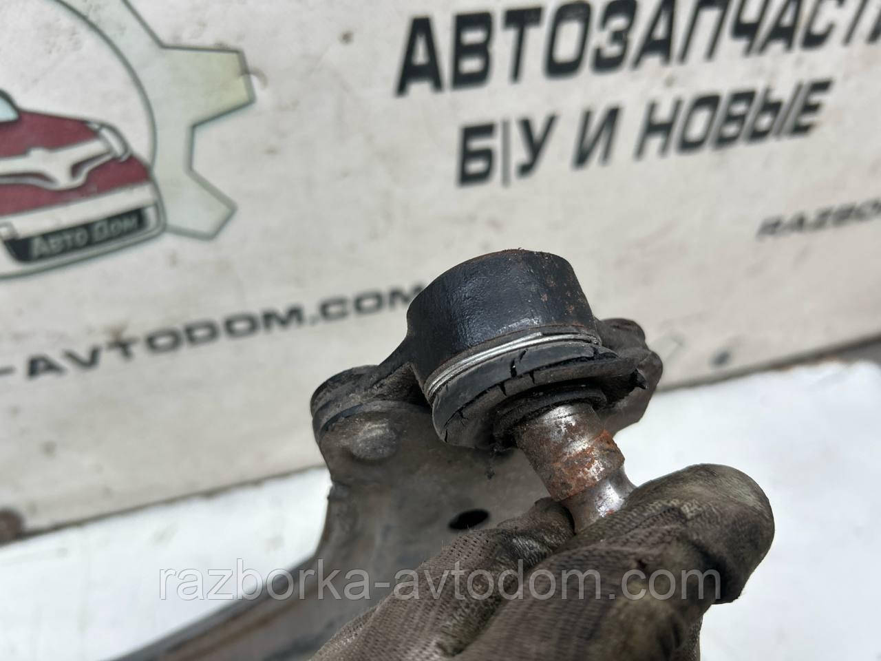 Важіль передній лівий Opel Astra H (2004-2012) OE:90498735