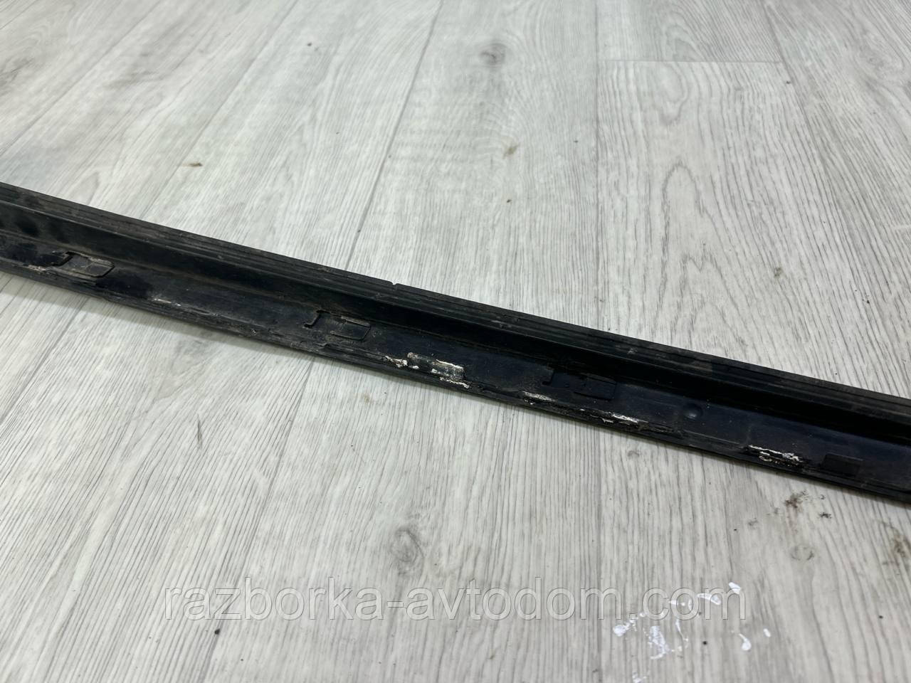 Накладка (молдінг) стійки лобового скла зовнішня права CITROEN C4 (04-08) OE:96563473XC ДЕФЕКТ