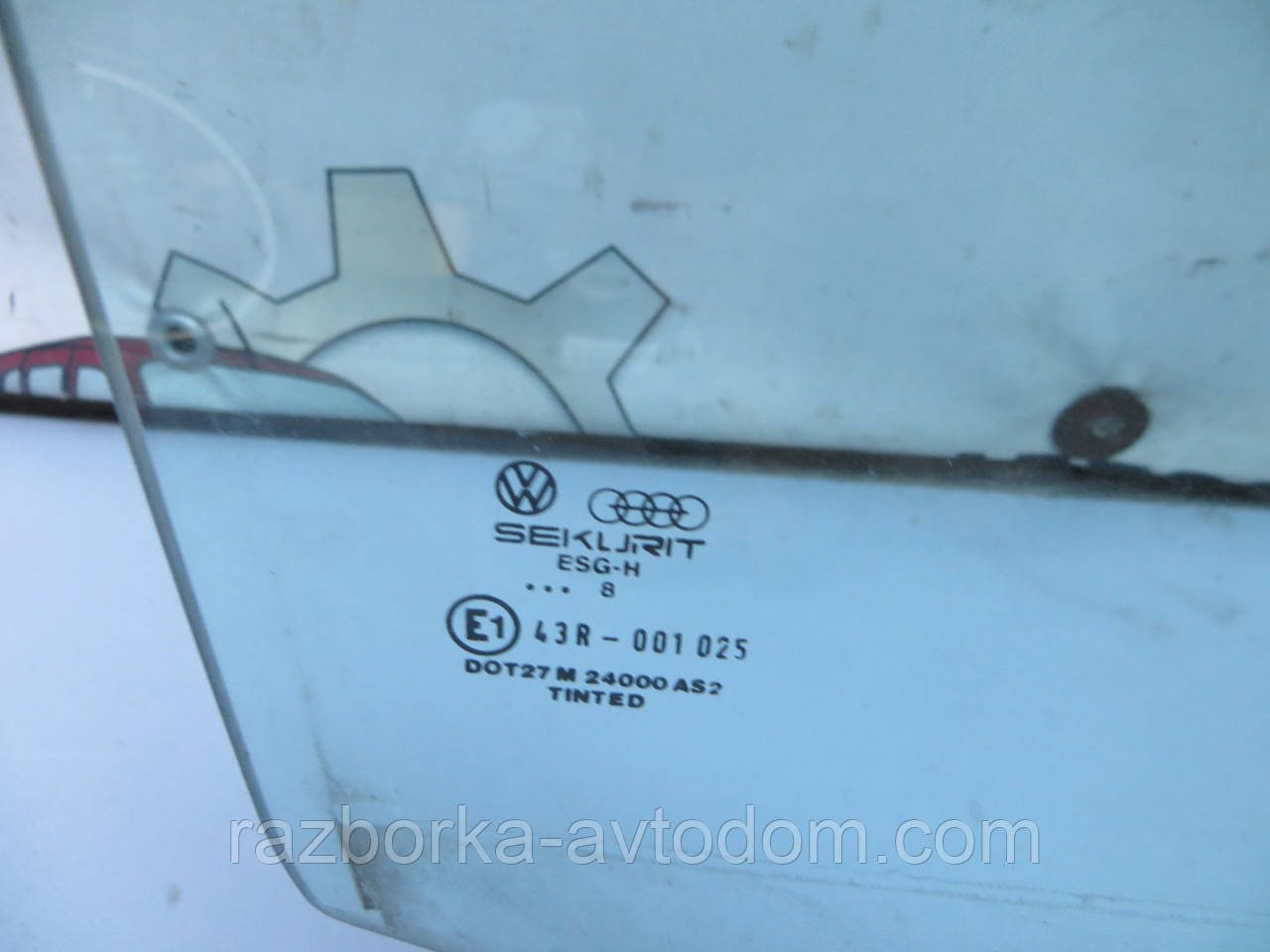 Скло заднього правого дверей (сідан) VW Passat B3, B4 (1988-1997) ОЕ: 357845206