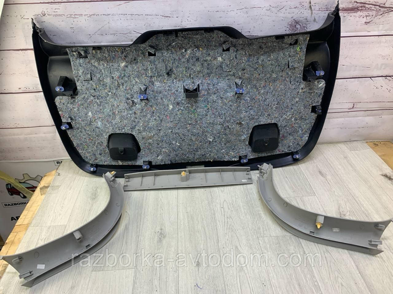 Обшивка карти кришки багажника (комплект) Renault Grand Scenic III/Scenic III OE: 909000164R, 849660008R