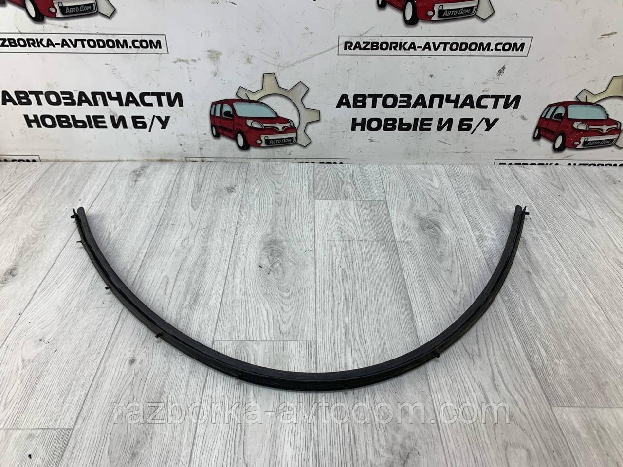 Ущільнювач дверей передньої правої/порога (нижня) Peugeot 407 (04-11) OE: 9023QY