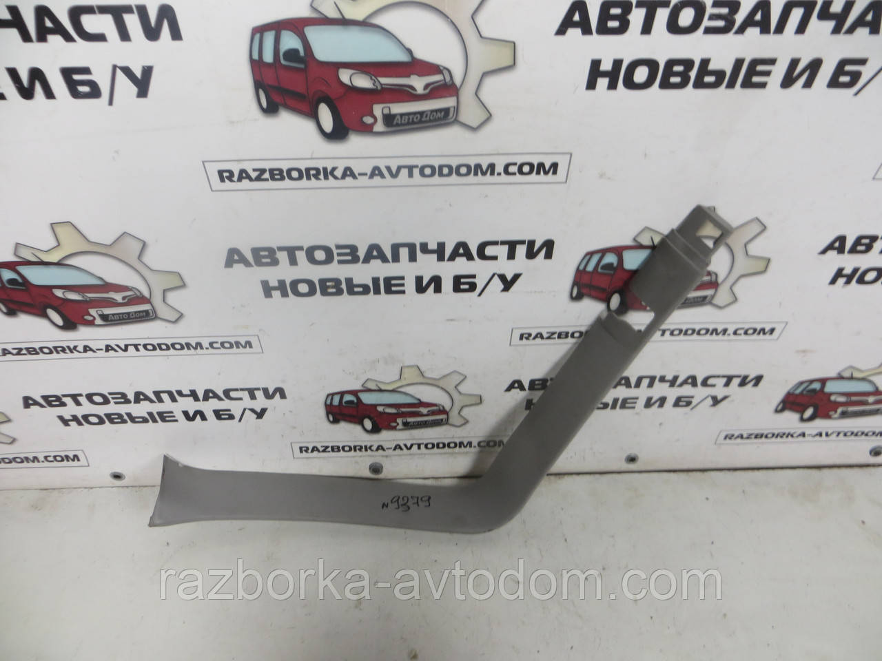 Обшивка лівого боку дверей багажника Mitsubishi Pajero Sport 1 (1997-2009) OE:MR262727