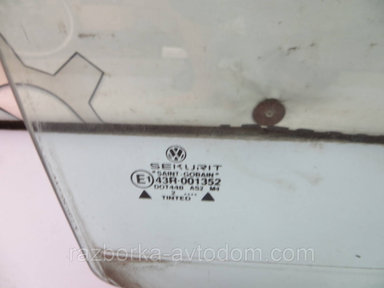 Скло задньої правої двері VW Golf 3 (1992-1997) ОЕ: 1H4845206A