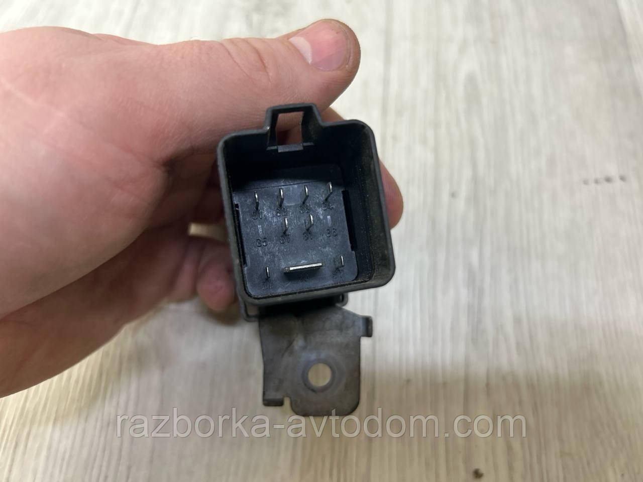 Реле свічок накала з роз'ємом Skoda Superb 1, VW Caddy 3, Touran, Passat B6, Crafter OE: 0281003038, 038973721b