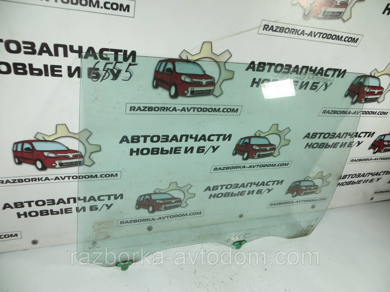 Скло дверцят правої бічної (від'їзної) Nissan Vanette C23 (1991-2001). ОЕ: 823007C300