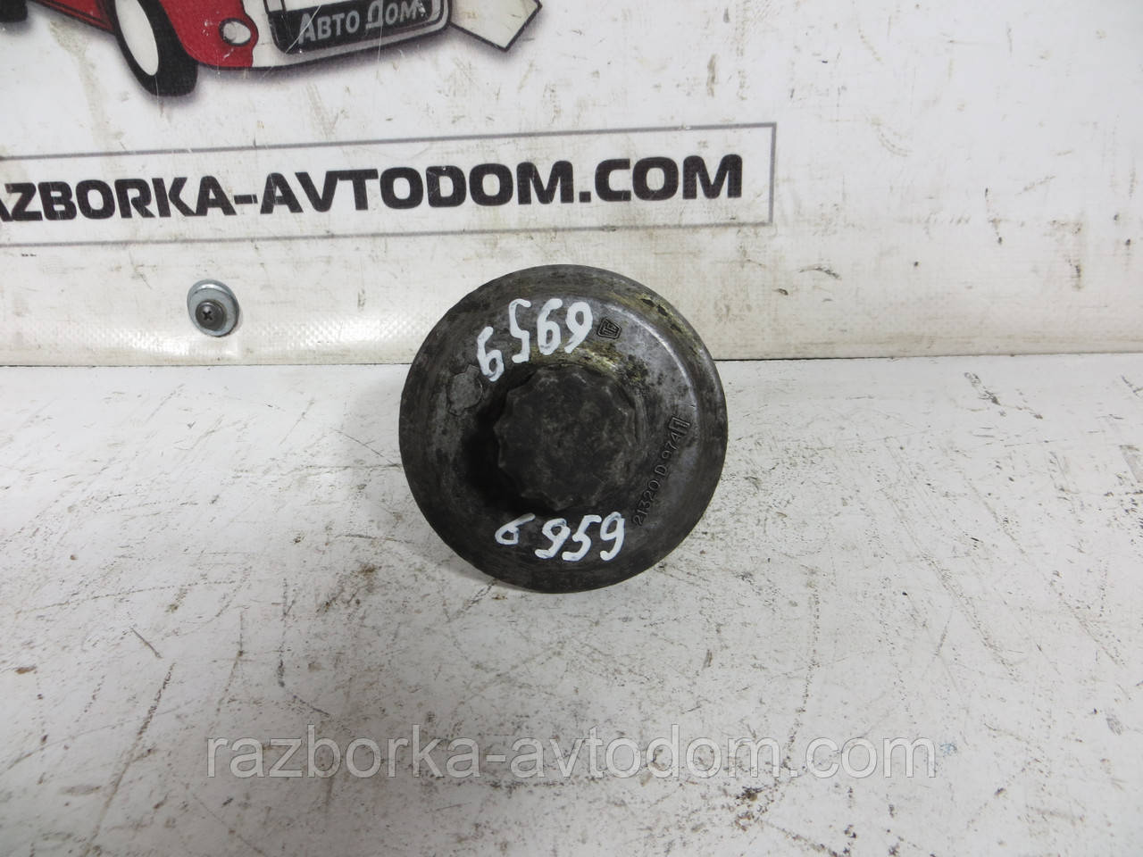 Кришка Кронштейна оливного фільтра 2.3D NISSAN VANETTE C23 (1991-2001) ОЕ: 21320D9741