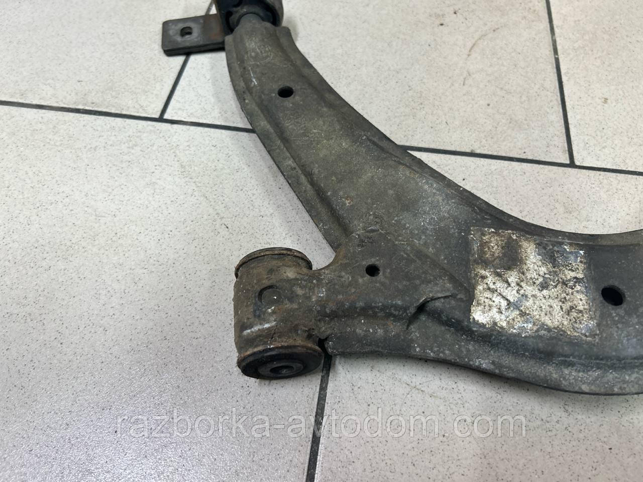 Важіль передній правий D18 Citroen Berlingo (03-08) OE:3521E5