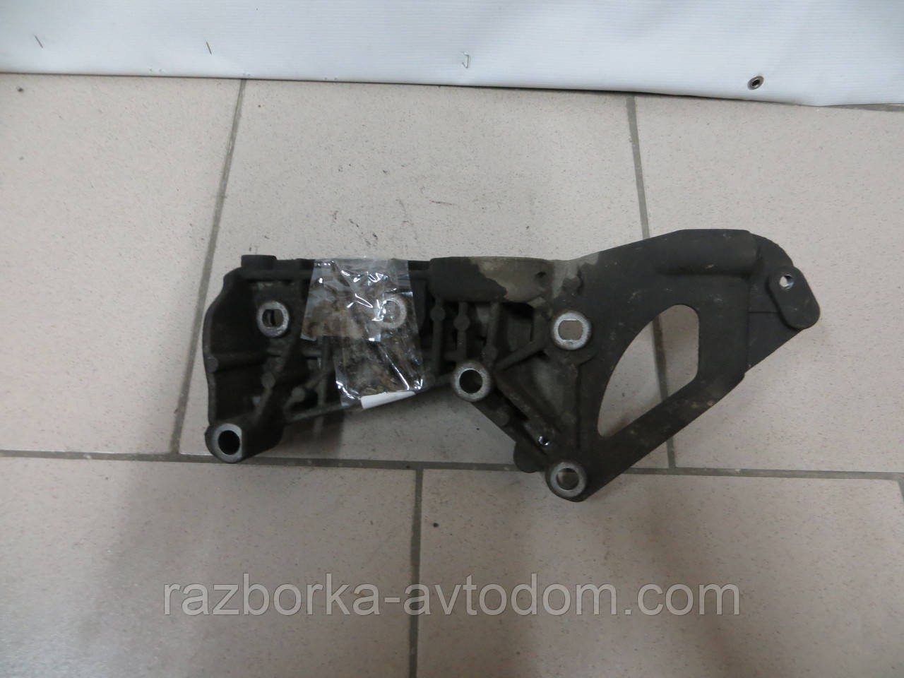 Кронштейн генератора Renault Kangoo 97-08 1.5DCI 8200072727
