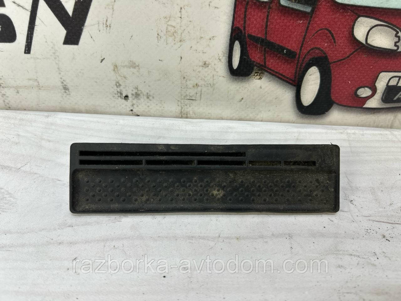 Накладка, килимок діагностичного роз'єму VW Passat B5, Audi A5 B5 OE:3b0863274a
