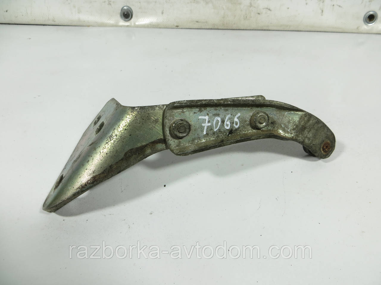 Ролик бічних дверей правий нижній FORD TRANSIT (1986-2000) ОЕ: 1087980