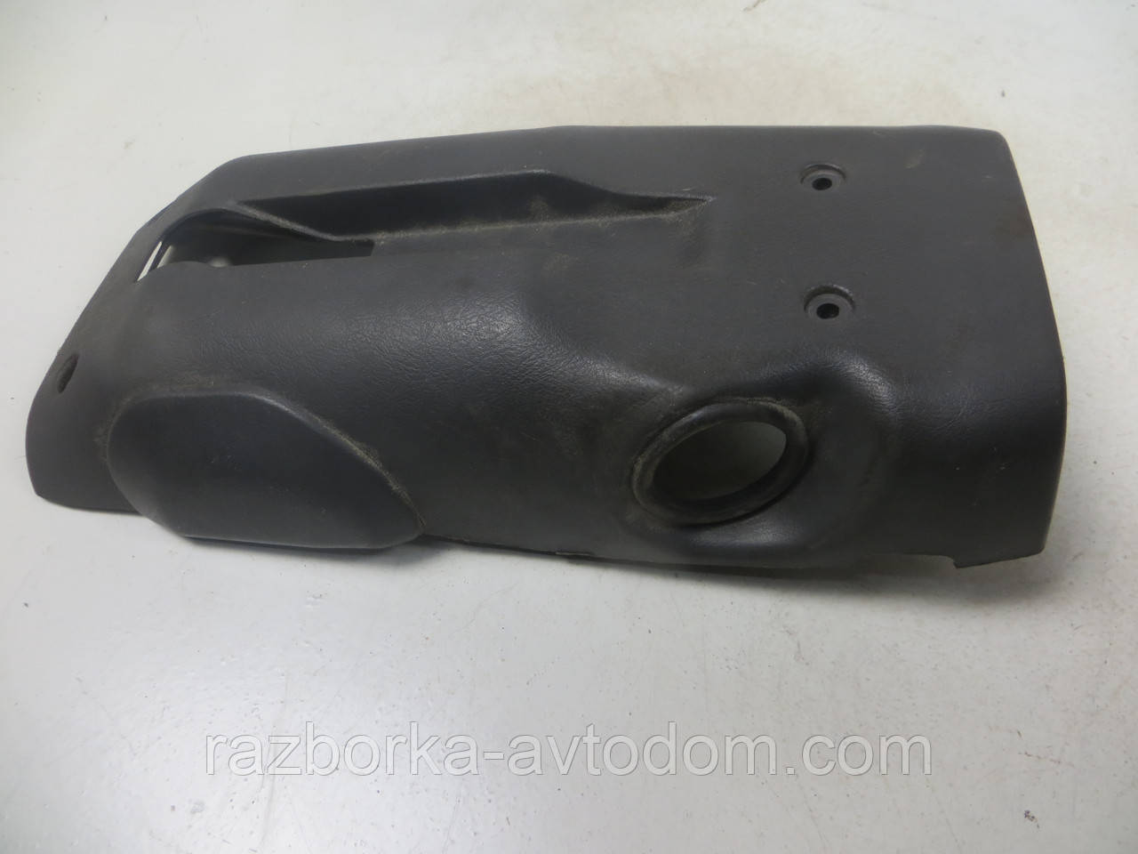 Кожух кермової колонки нижній Mitsubishi Pajero Sport 1 (1997-2009) OE:MR240231