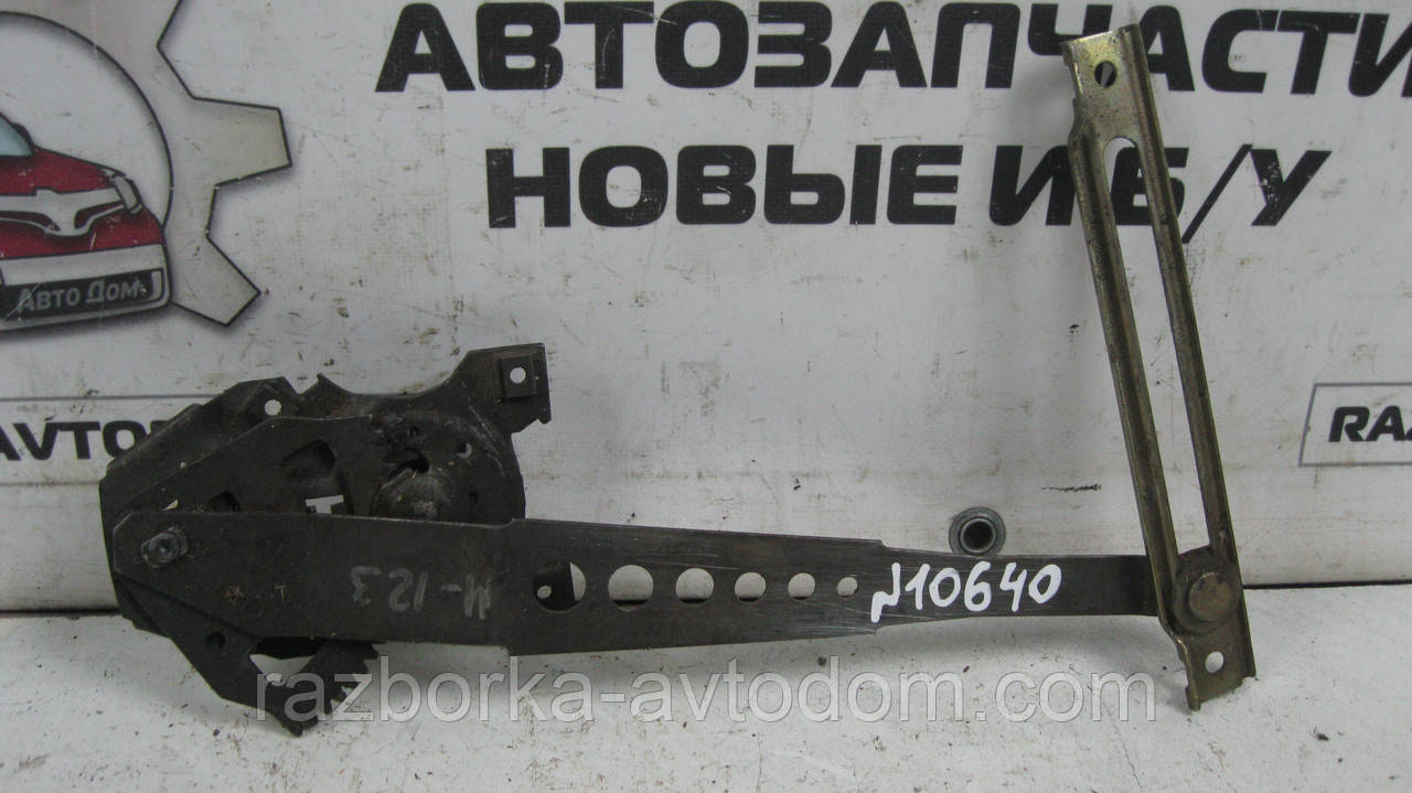 Склопідіймач задній правий (механічний) Mercedes W123 (1975-1985) OE:1237302046