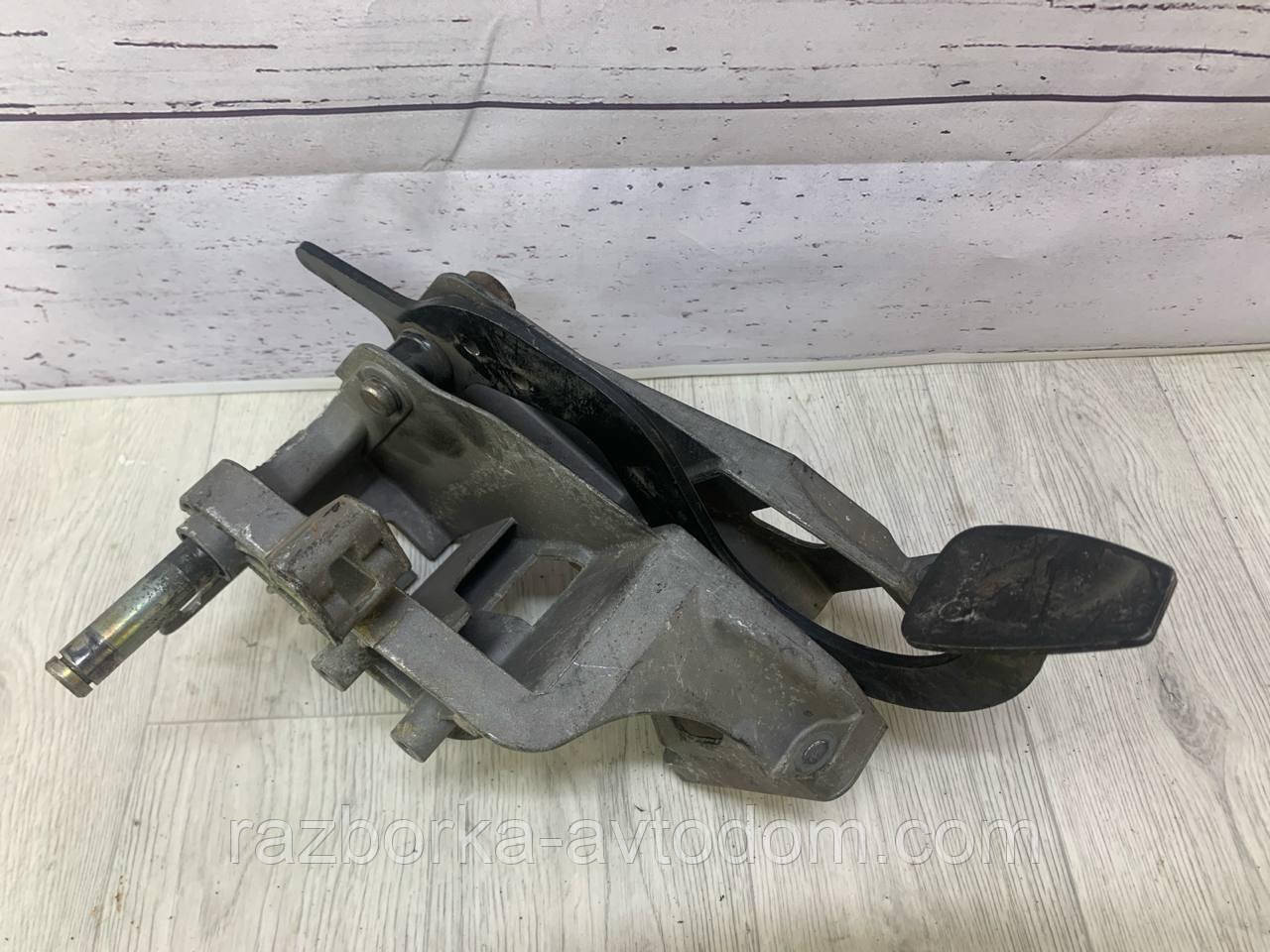Педаль гальма з кронштейном Mercedes Sprinter (1995-2006), VW Lt28-46 (1996-2006), OE: A9012900419