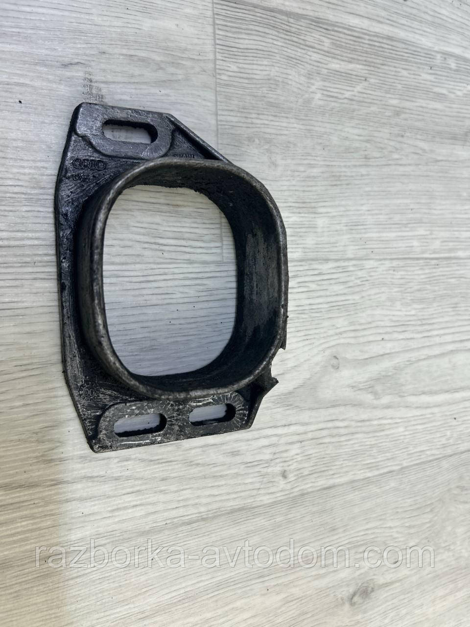 Кронштейн подушки (опори) двигуна передньої VW Passat B5 (97-00), Audi A6 C5, A4 B5 OE: 8d0199335p ДЕФЕКТ!!