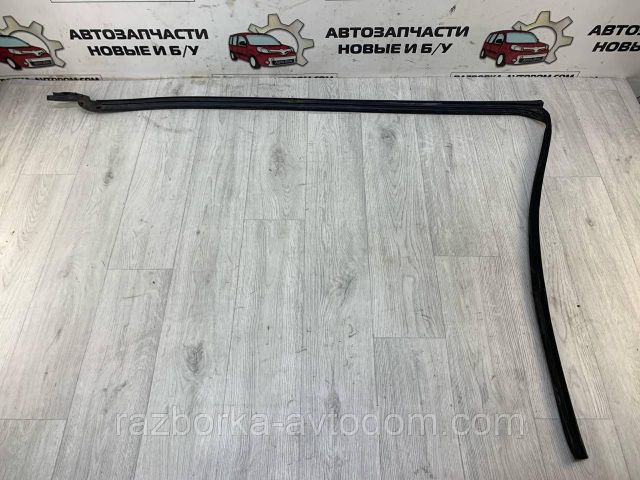 Ущільнювальна гумка дверей задньої правої Opel Omega B 2.0i (1994-1999)