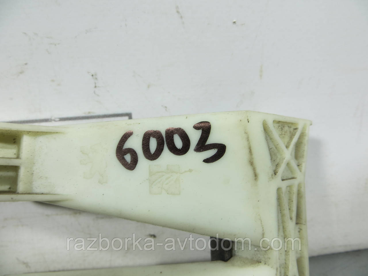 Напрямні скла задніх правих дверей Peugeot 307 (2001-2008) ОЕ: 9634458280