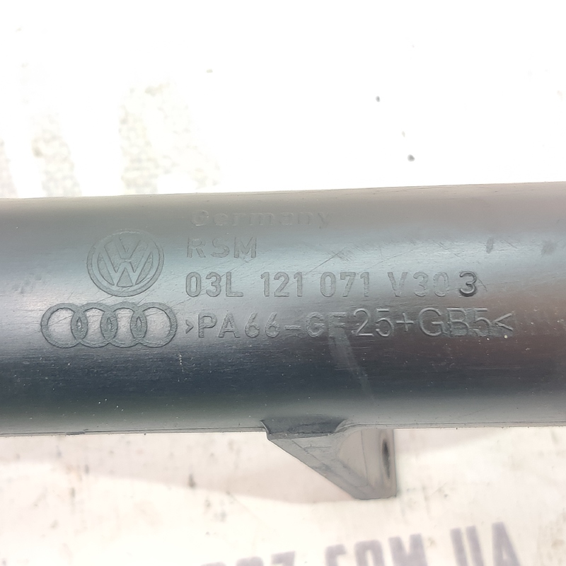 Трубка системи охолодження Audi A4 B8 (07-15) 2.0 дизель