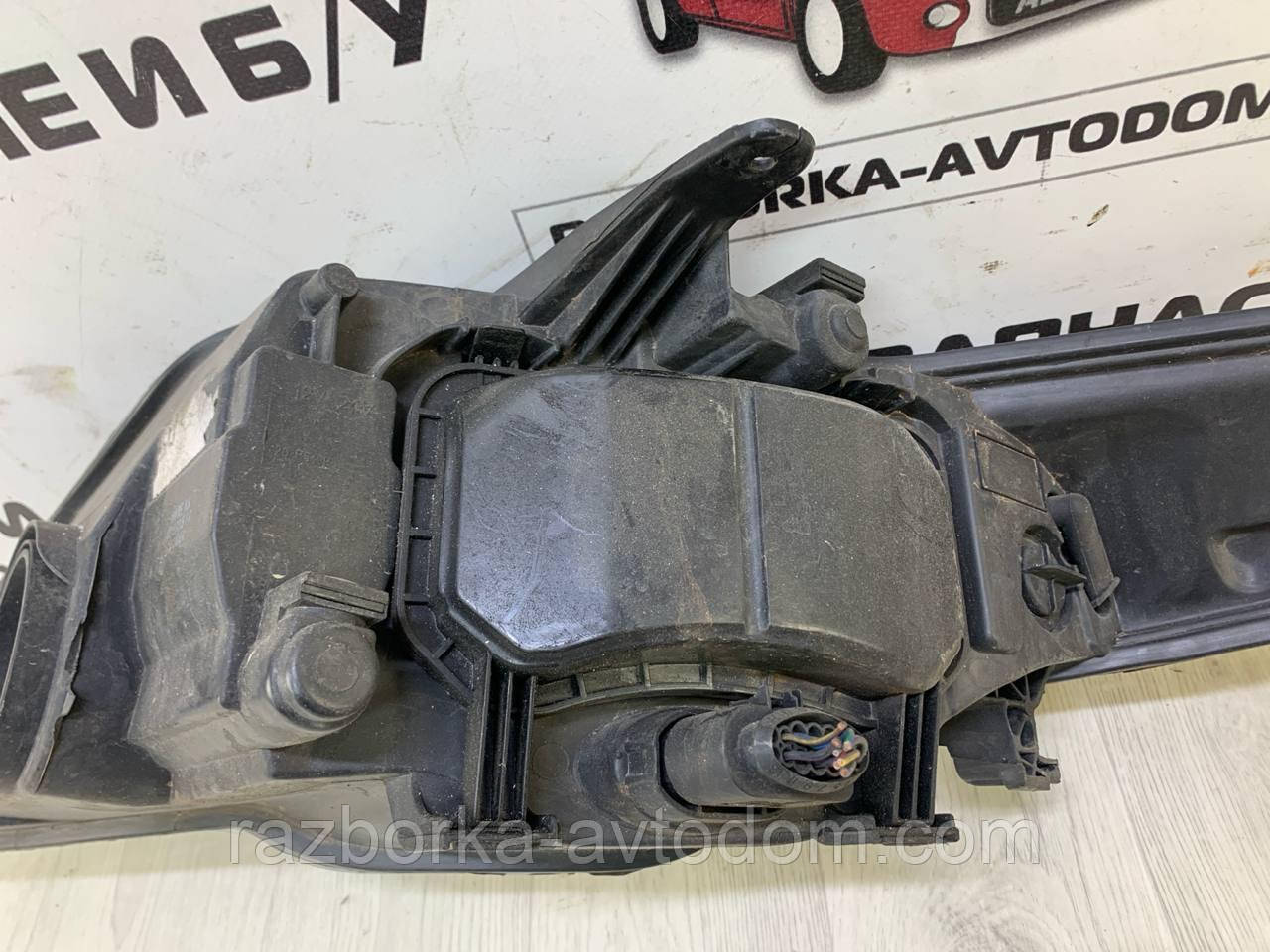 Фара права Ford Mondeo (07-10) OE: 7S7113W029
