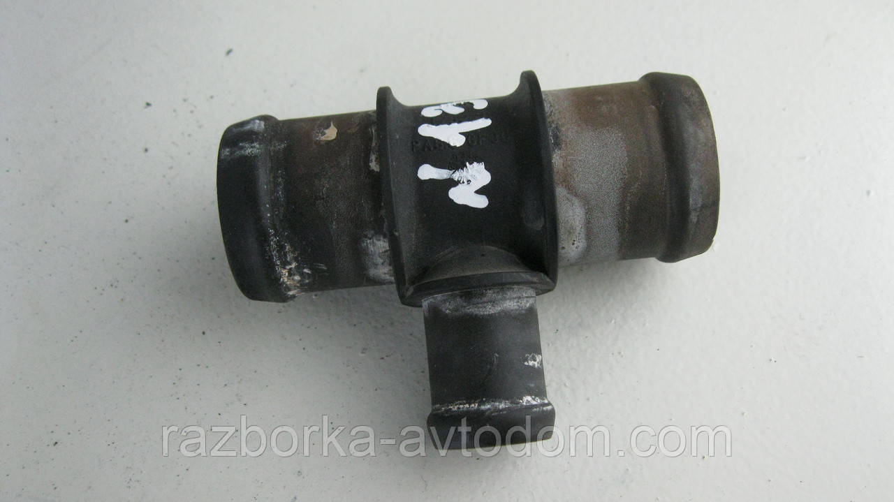 Фланець (трійник) системи охолодження VW Touran (2003-2010) 1,9TDI OE:N90692901