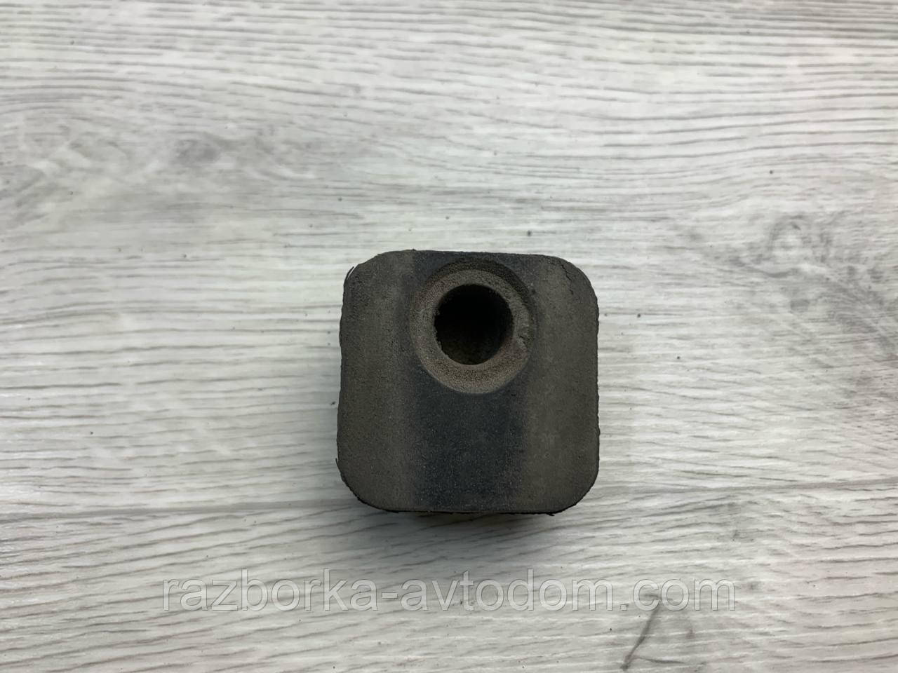 Подушка радіатора верхня Skoda Superb (02-08) OE: 8D0121276