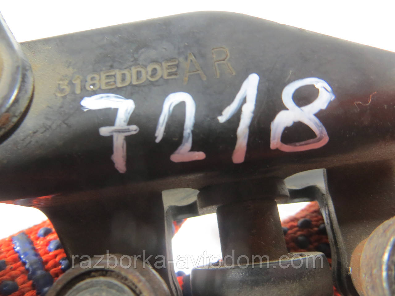 Ролик бічних дверей правий середній FORD TRANSIT (2000-2006) ОЕ: 1705693 OE YC15V268B40AK