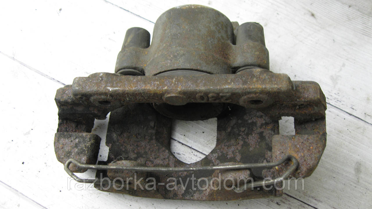 Суппорт передній правий Ford Fiesta (1989-2002) OE: 1007814, 1121374, 1121377, 1138589, 1478466, 6176621
