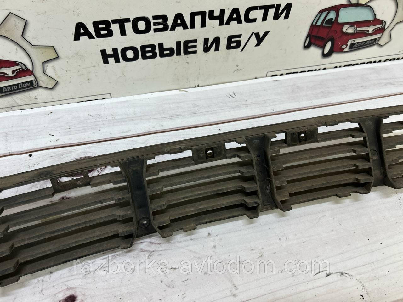 Решітка бампера переднього ліва VW Passat B5 (96-05) OE:3B0853677B