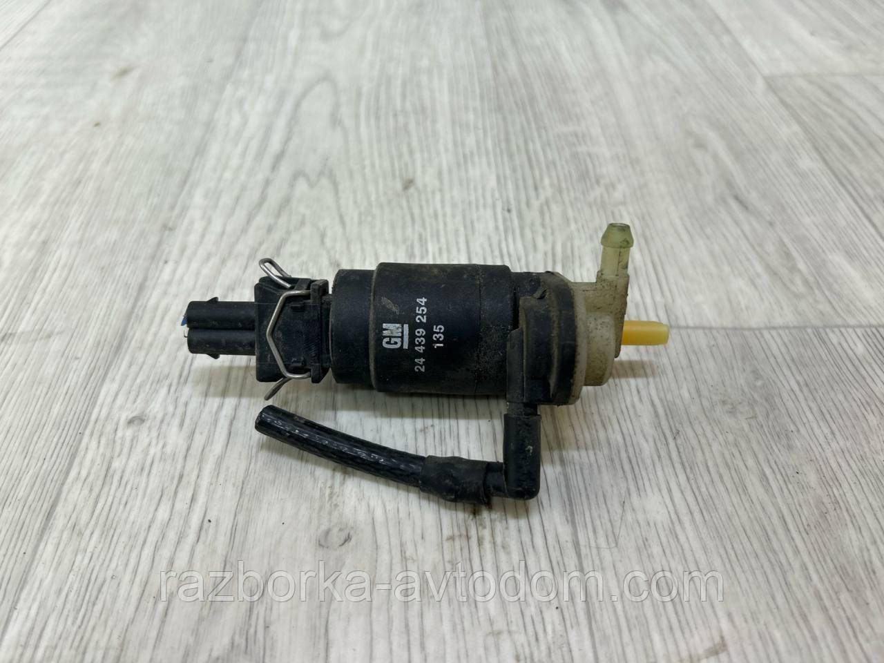 Моторчик-бачка омивача Opel Vectra C, Signum, Zafira B, Combo OE:24439254