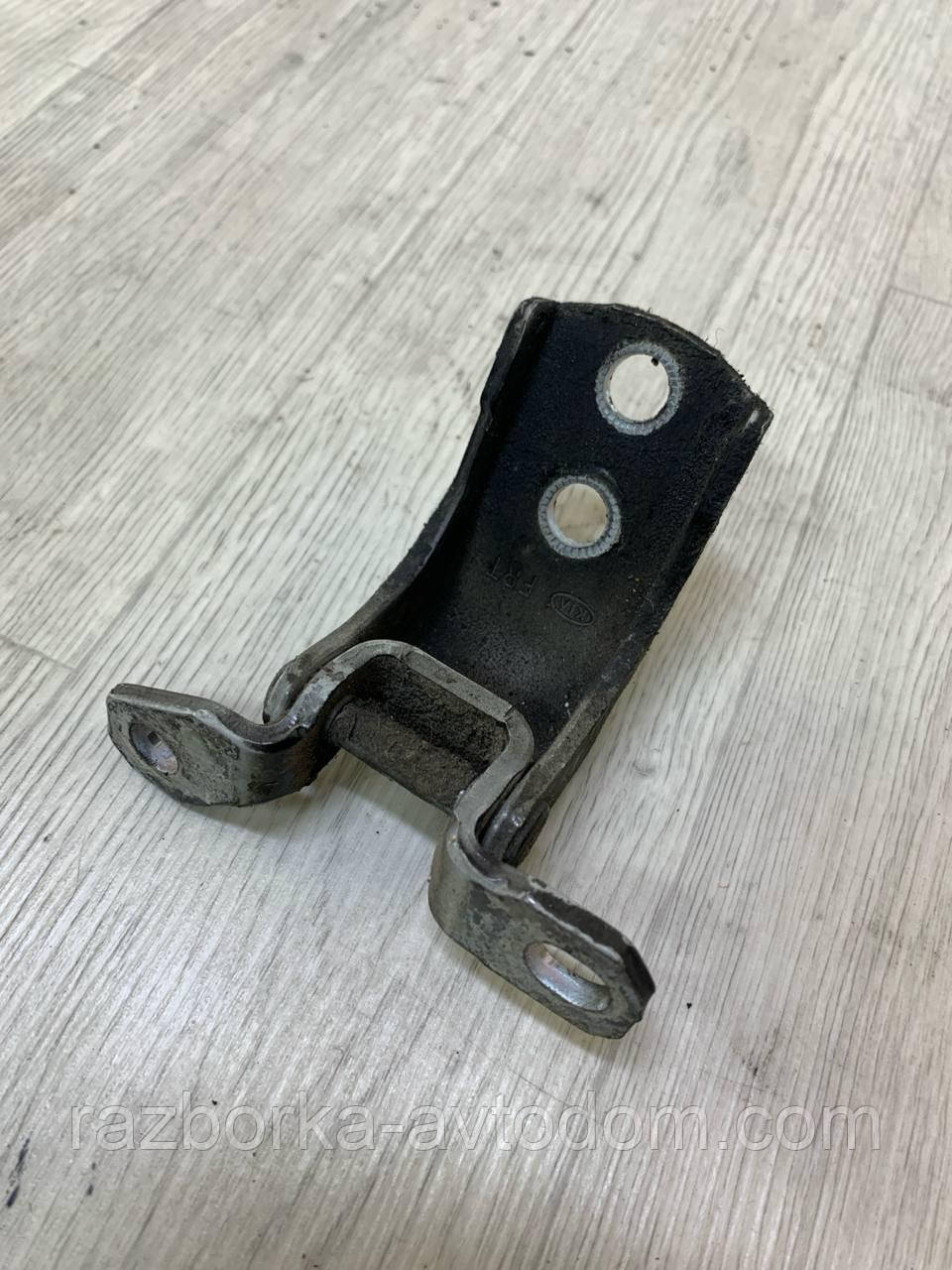 Петля дверей передньої правої Kia Cerato (2006-2009), OE:793202F000