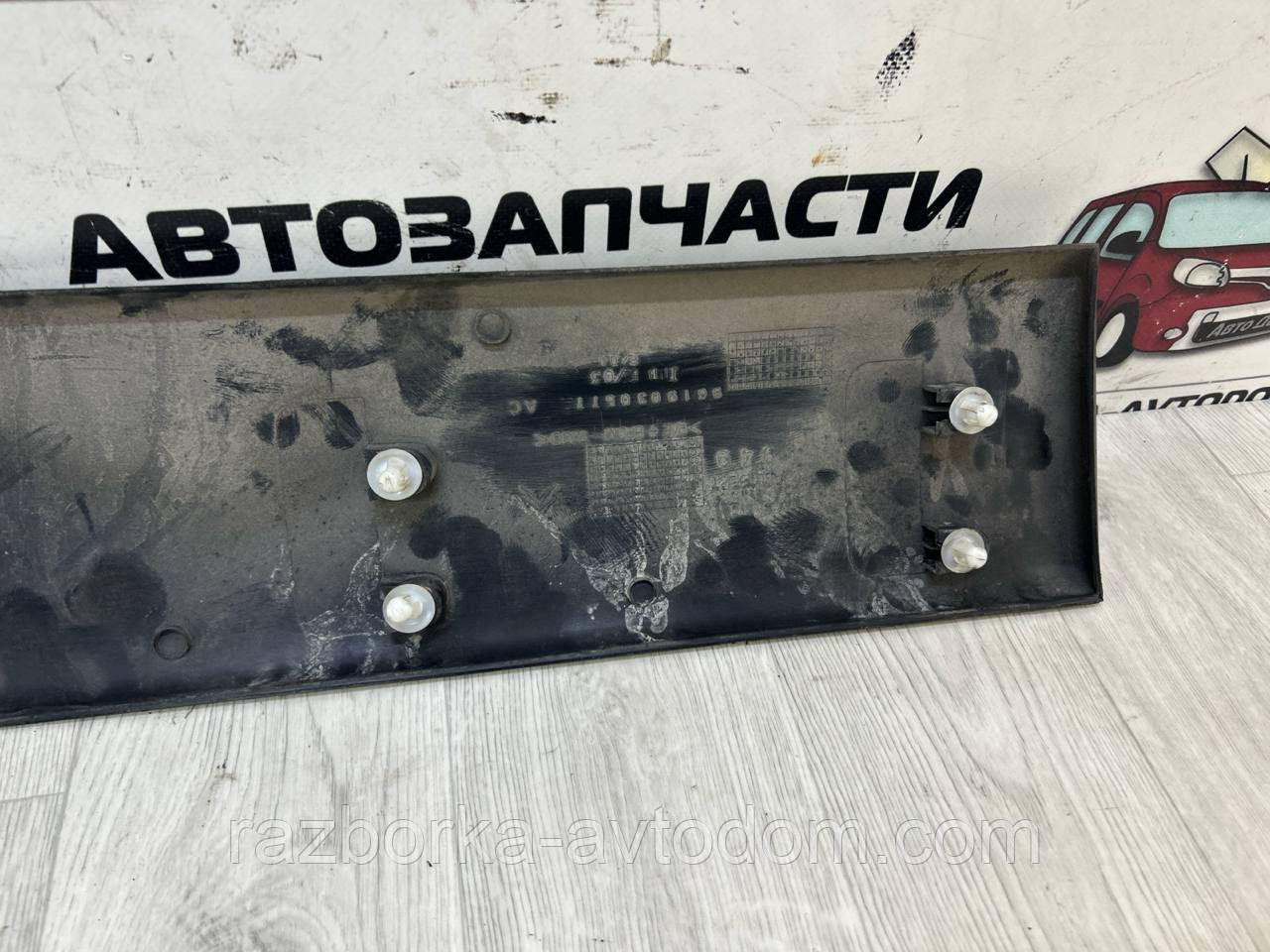 Накладка / Молдинг двері передньої лівої Citroen Berlingo (03-08) OE:9619030577