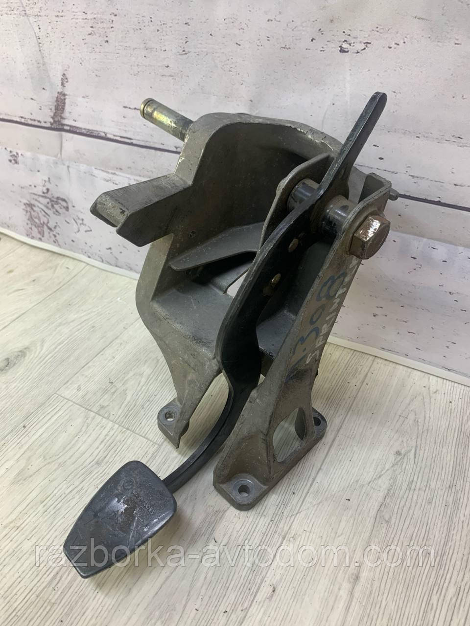 Педаль гальма з кронштейном Mercedes Sprinter (1995-2006), VW Lt28-46 (1996-2006), OE: A9012900419