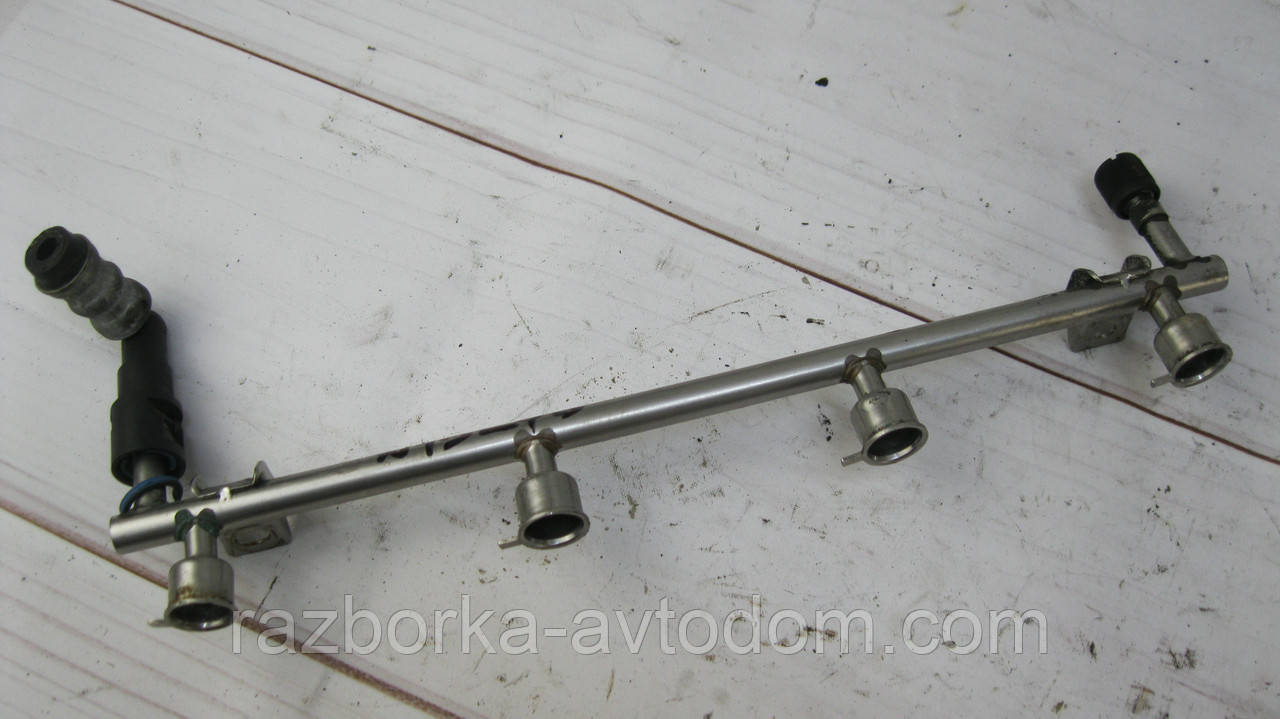 Паливна рампа форсунок Opel Astra H, Vectra C, Chevrolet Cruze 1,8i OE:55353803