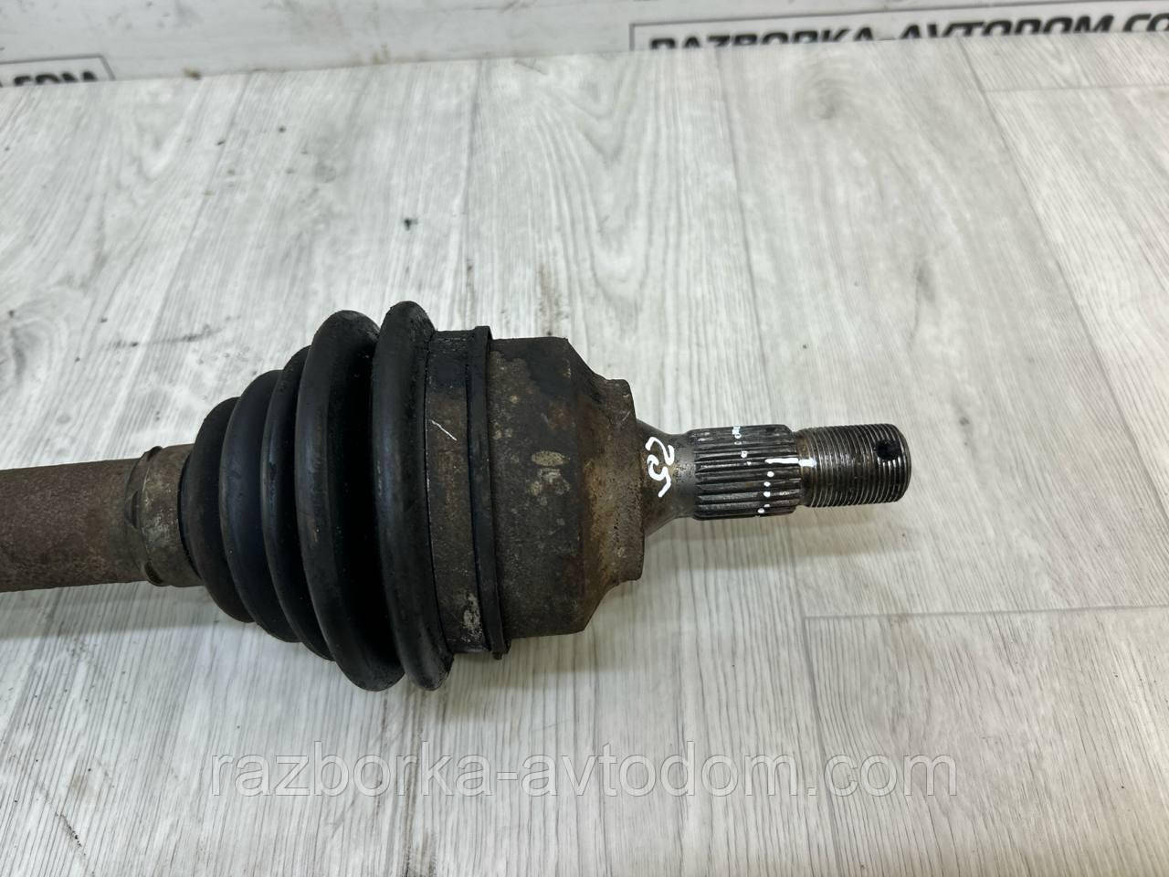 Напівось передня права (привод) (24/25) 1.9D, 1.6i, 2.0HDI Citroen Berlingo (96-08), Peugeot Partner OE:9624445180