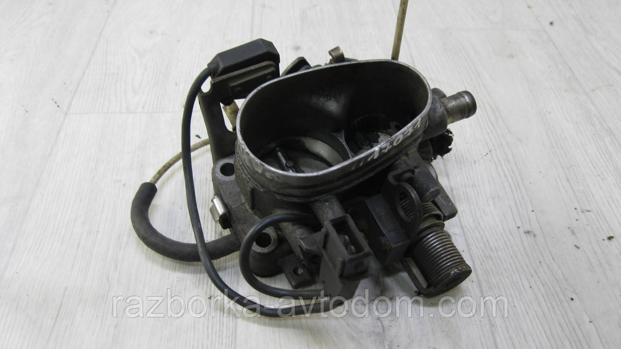 Дросельна заслінка VW Passat B3 (1988-1993) 1.8 OE: 037133063T