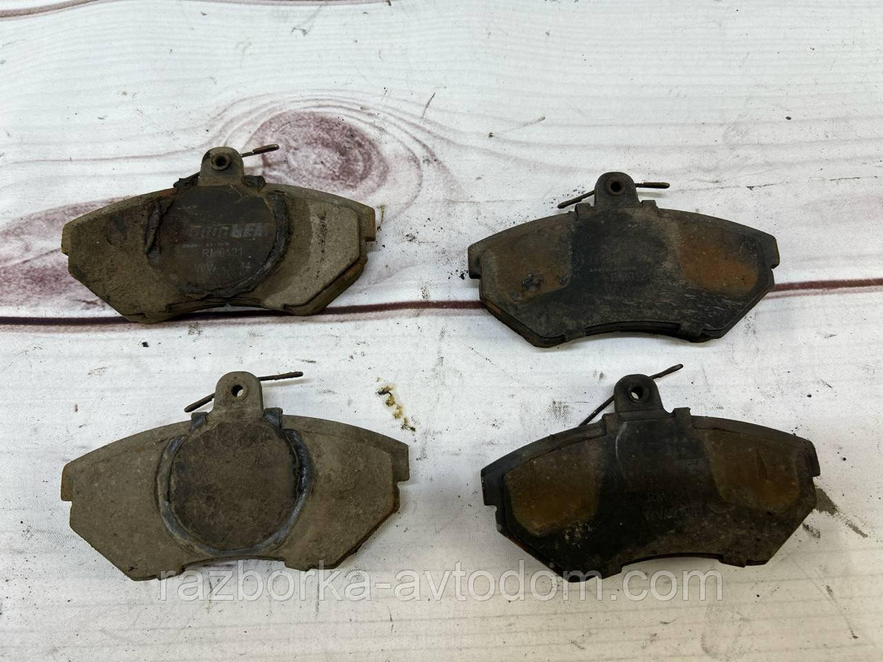 Колодки передні (комплект) VW Passat (97-00) Б.У OE:8E0698151N