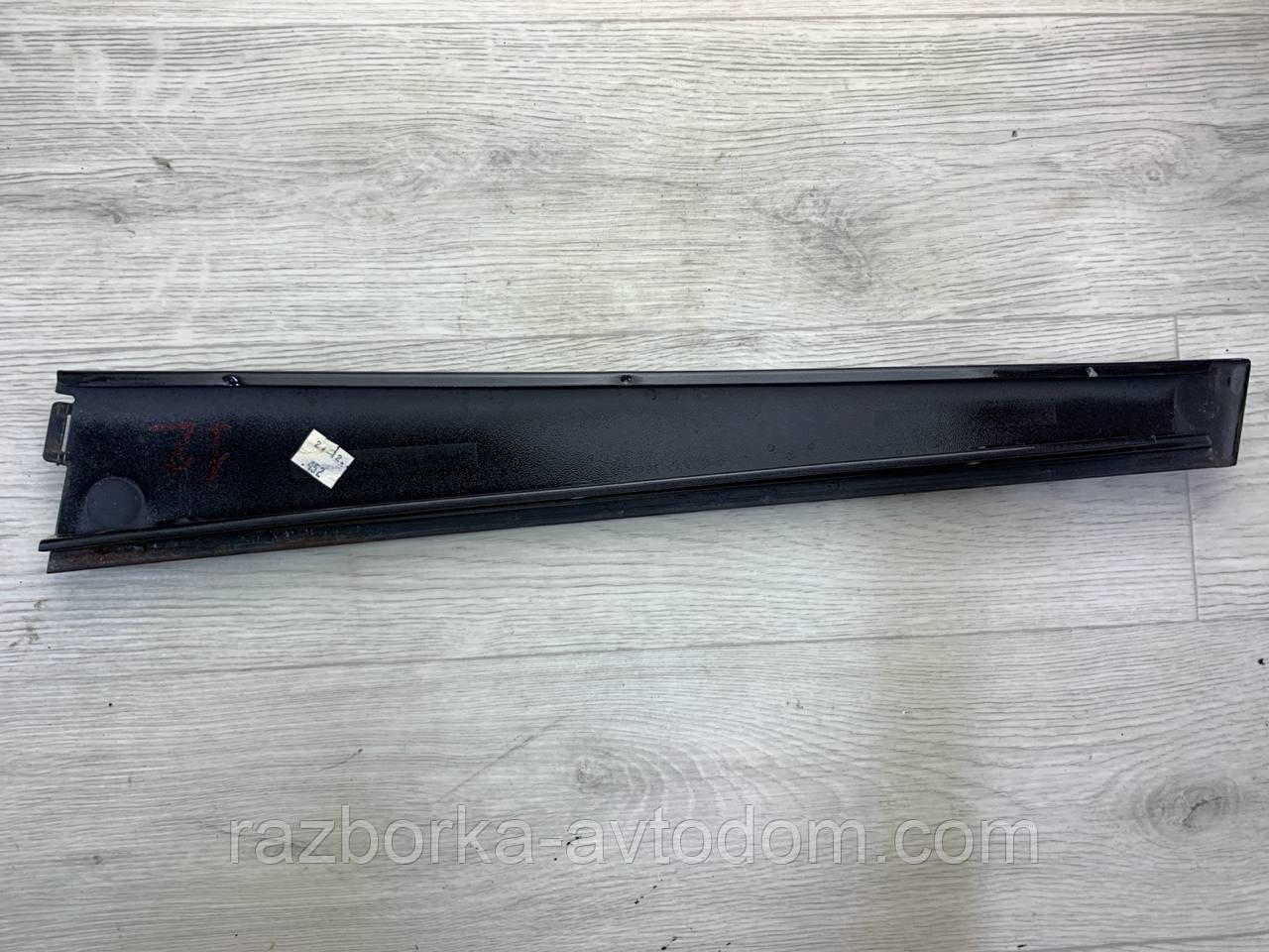 Накладка дверей передньої лівої Skoda Superb (02-08) OE: 3B0837901