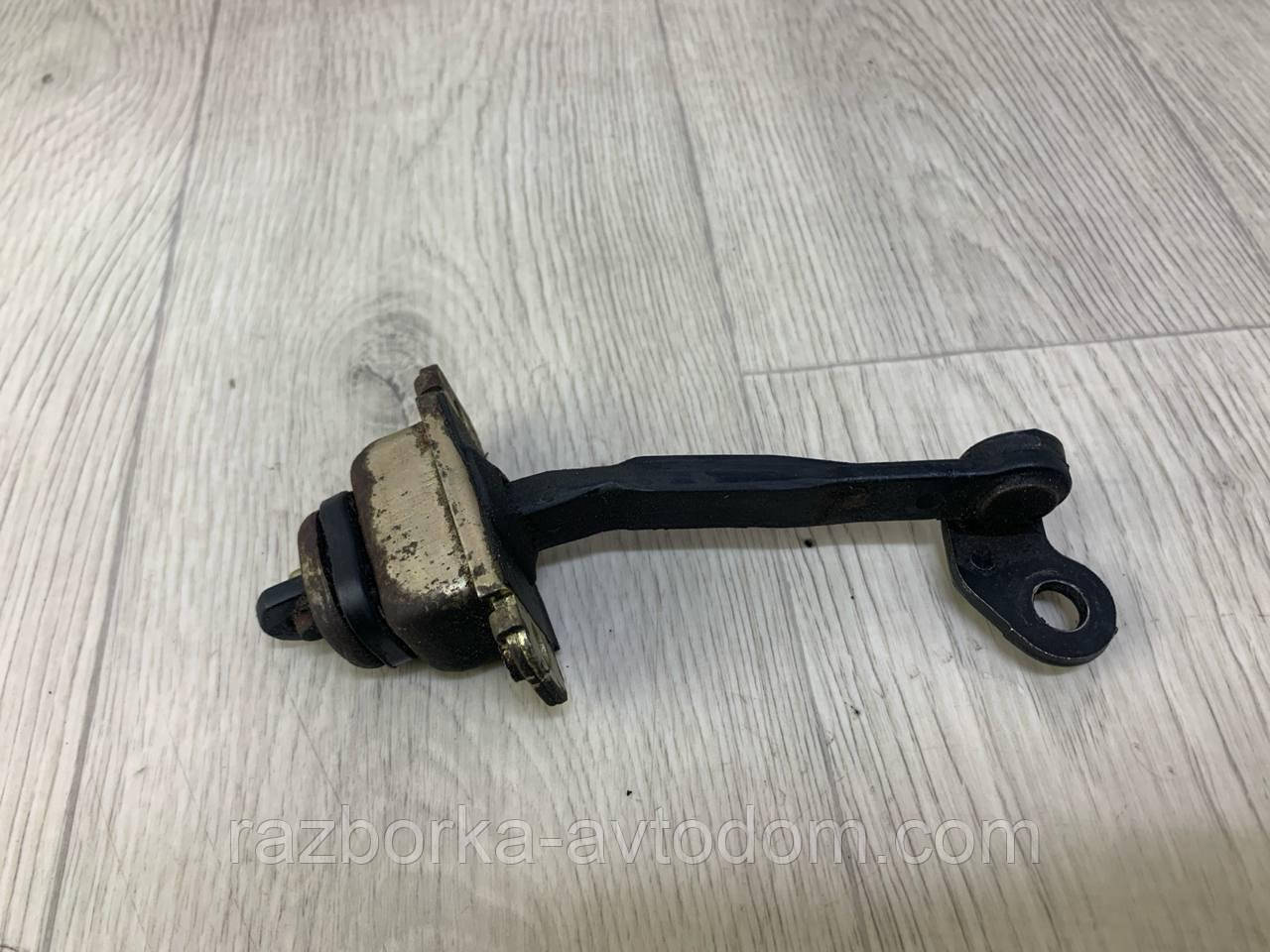 Обмежувач дверей задній правий Daewoo Lanos / Sens OE:96259090