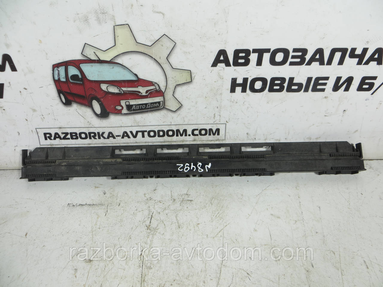 Рамка радіатора охолодження верхня Mercedes Vito 638 2,2CDI, 2,3 (96-03) OE 6385013001