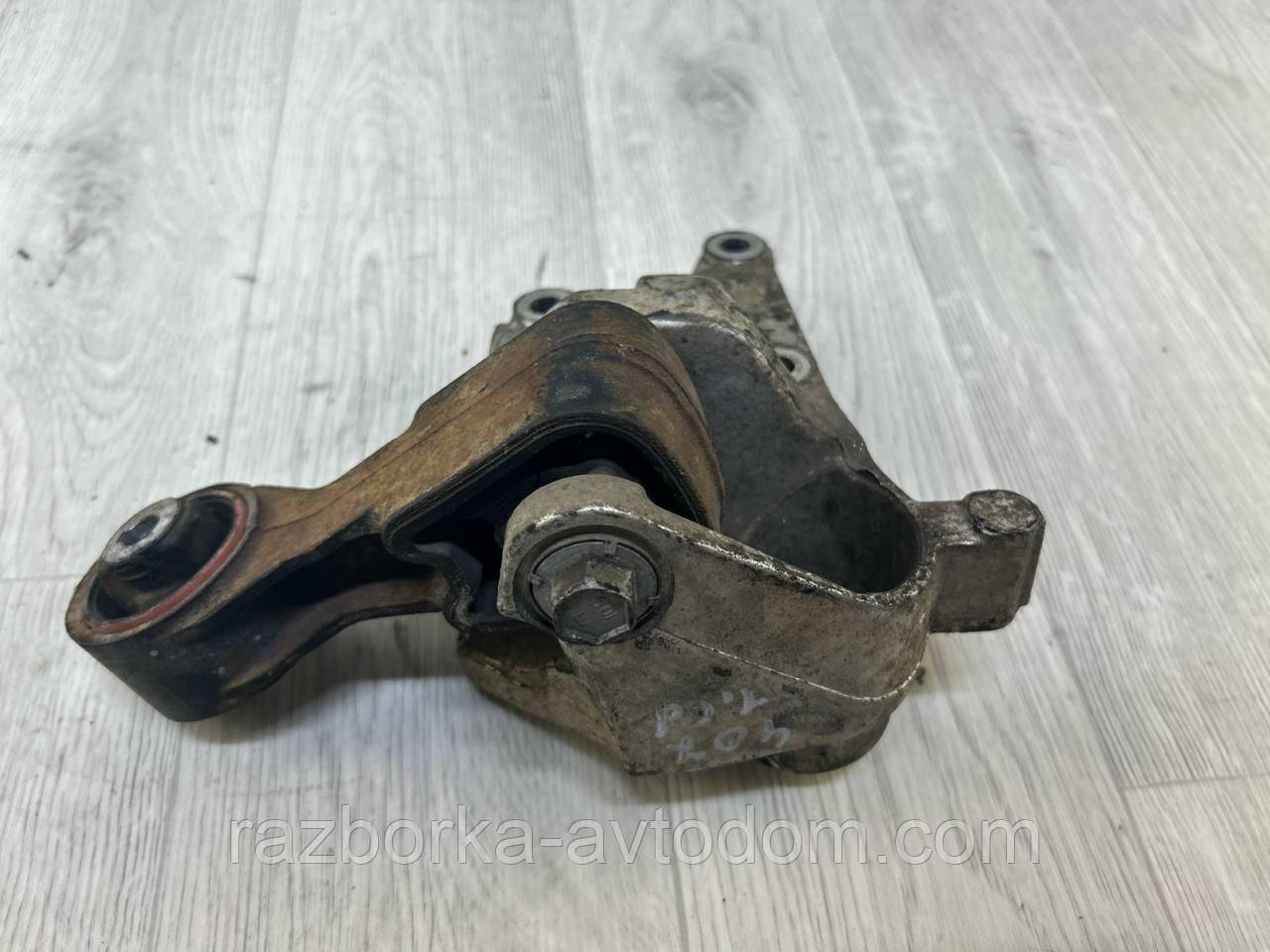 Кронштейн/кріплення подушки двигуна правий 2,0HDI Peugeot 407 (04-11) OE:96451611