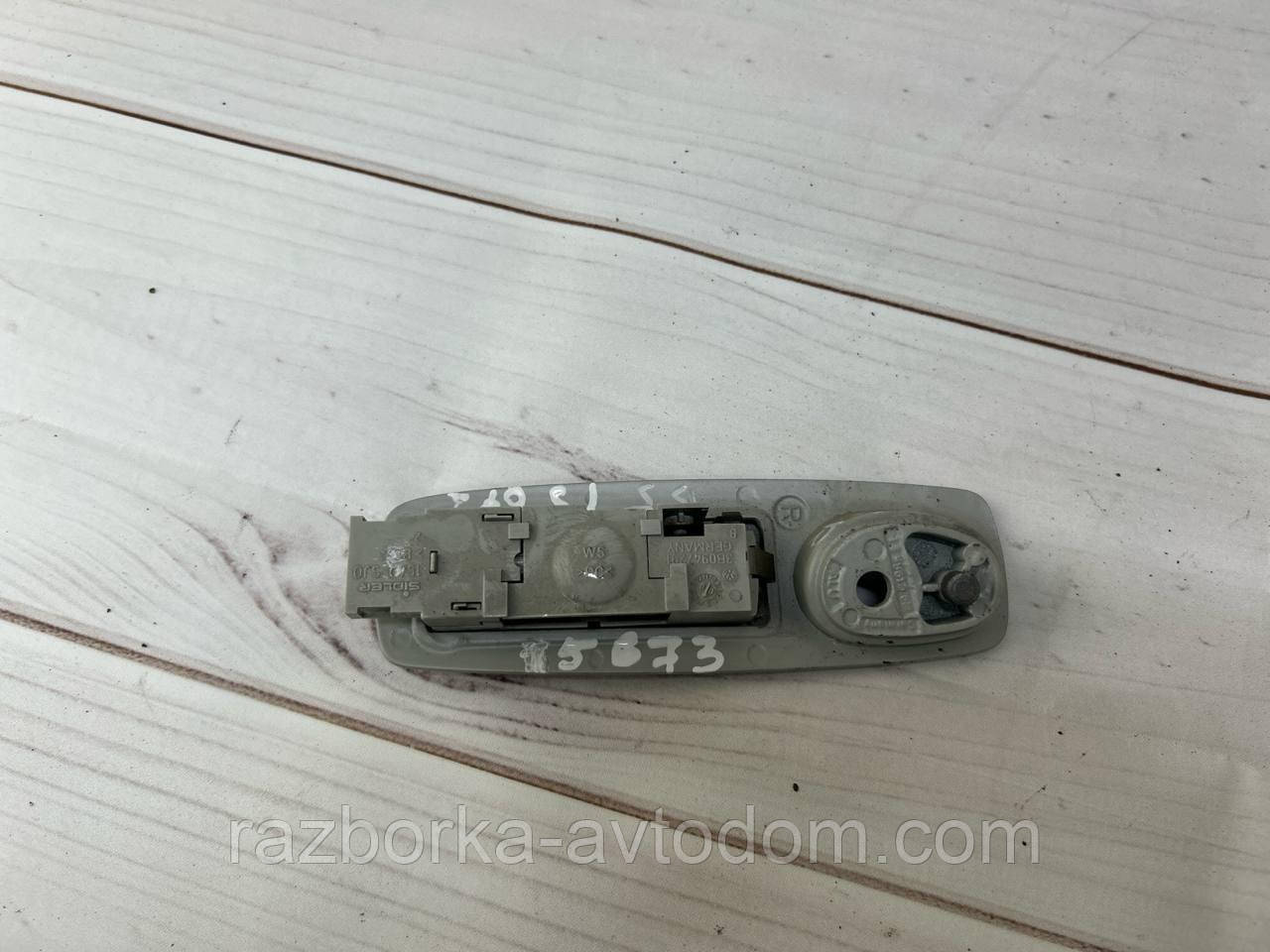 Ліхтар салону задній правий (універсал) VW Passat B5 (96-05) OE:3b0947291