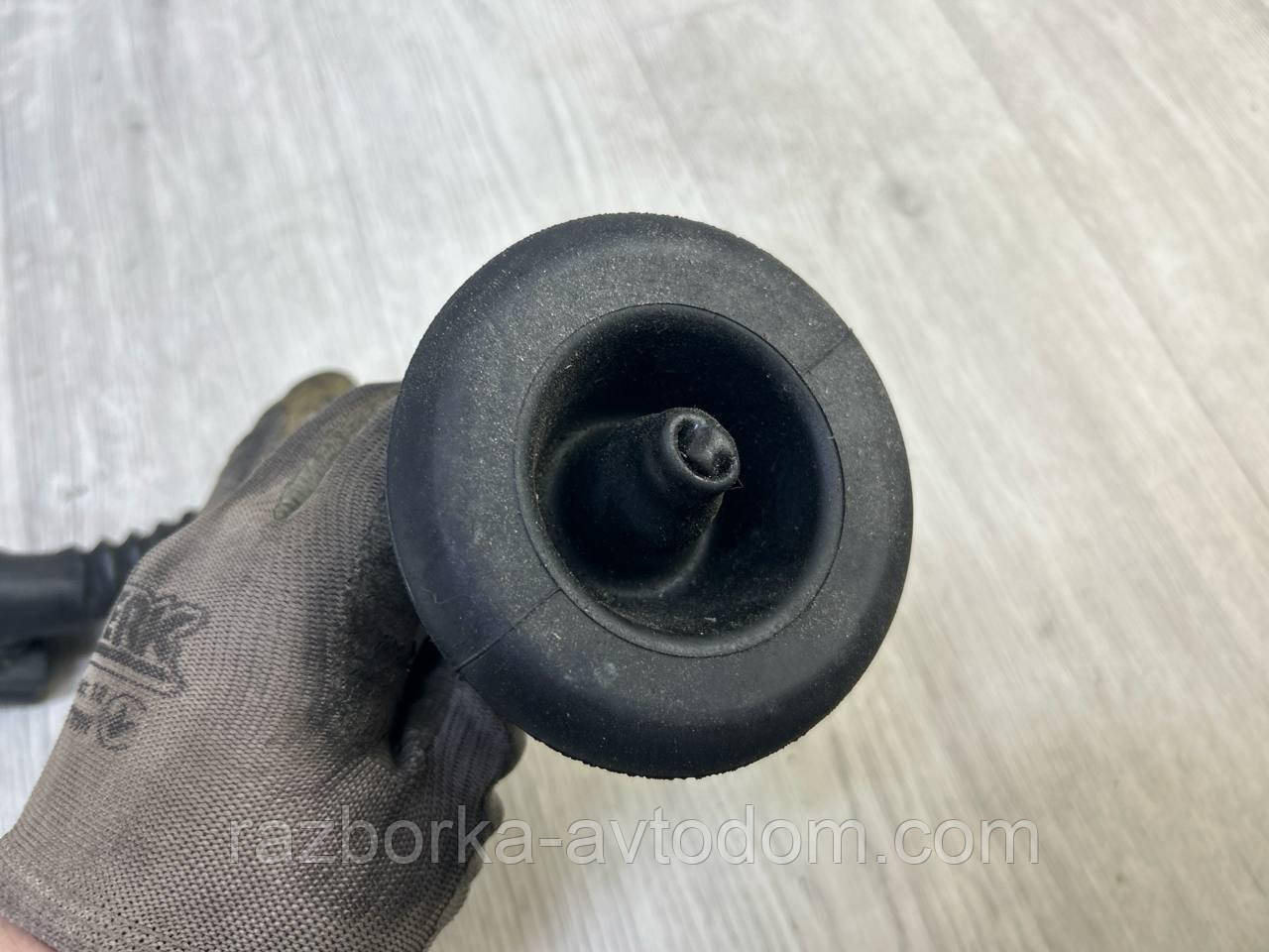 Роз'єм/Віша двері передньої Opel Zafira B (05-10) OE:30432411