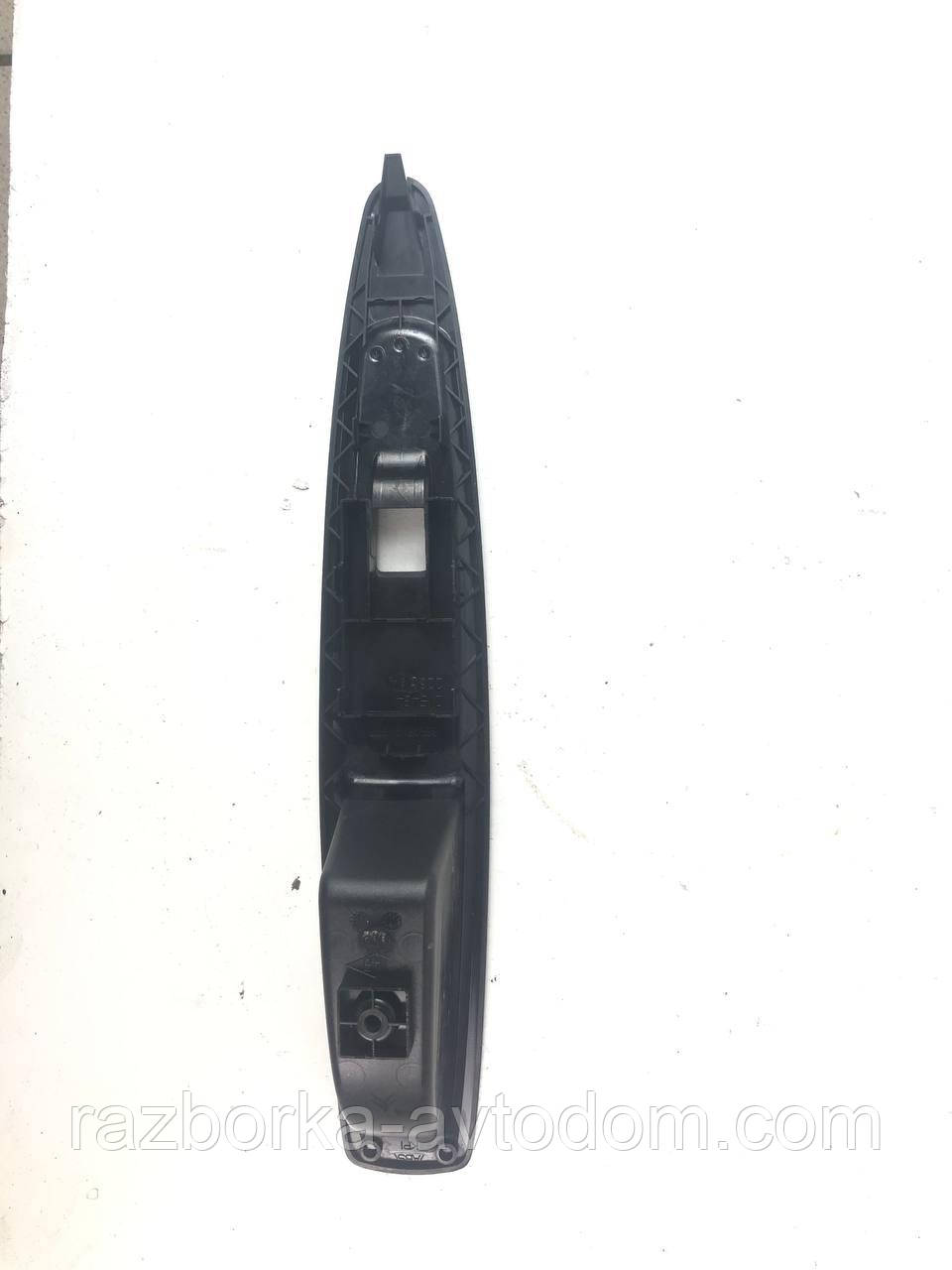 Корпус кнопок склопідіймача передніх правих дверей Citroen C4 (04-10) OE: 9650912377