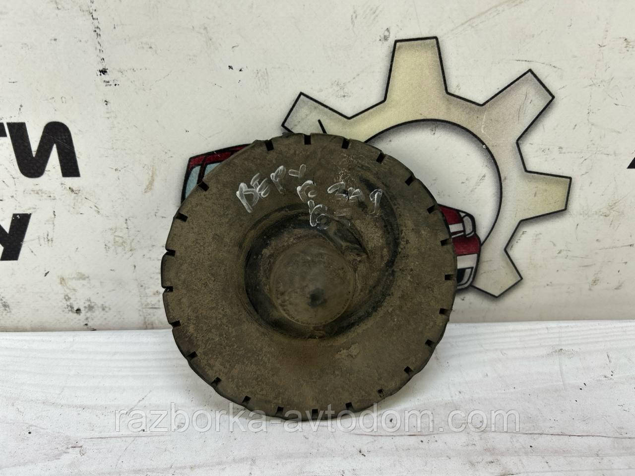 Проставка, прокладка гумова задня AUDI A6 C5; SKODA SUPERB I; VW PASSAT B5 OE:8e0512149c