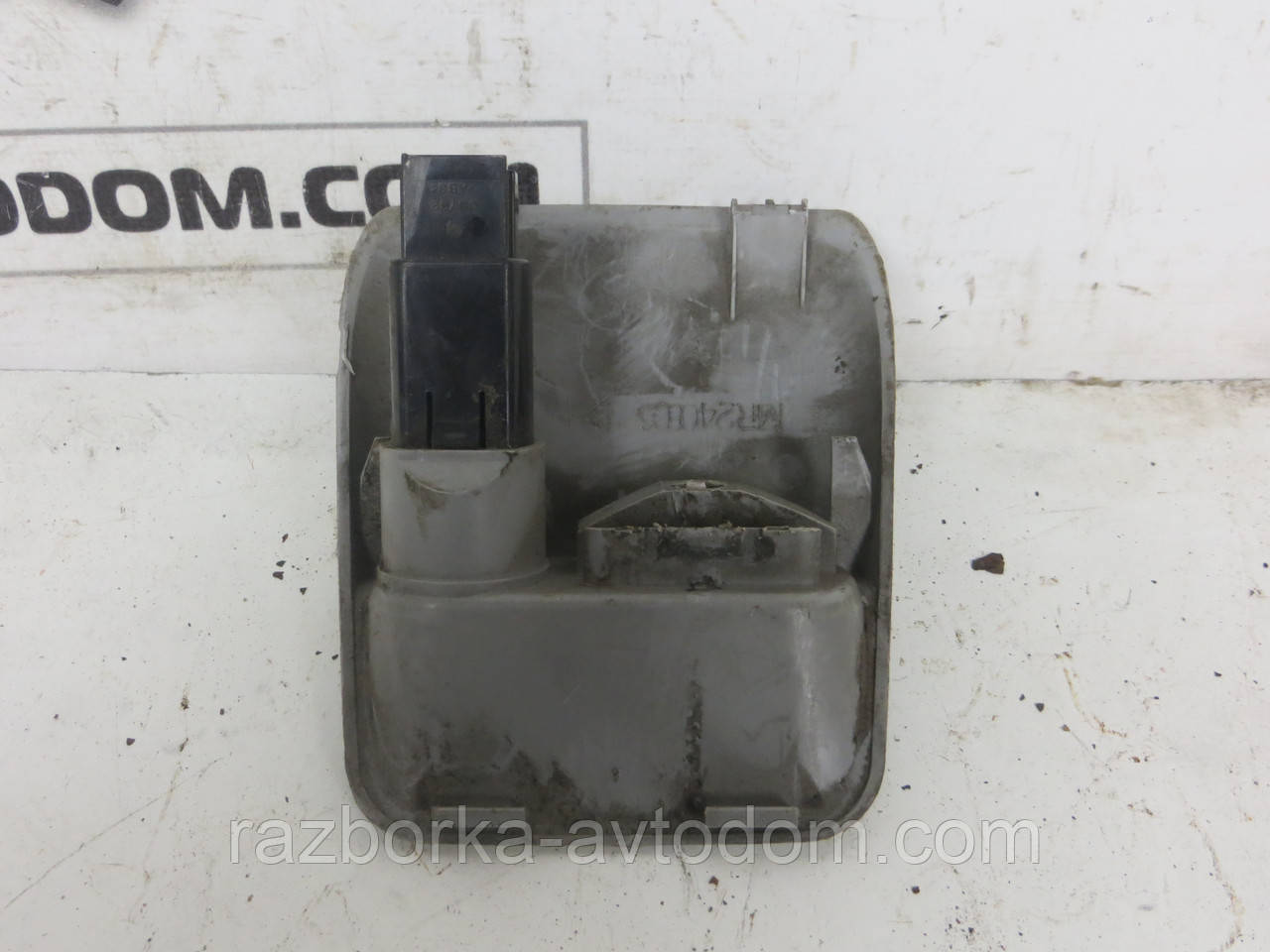 Пластикова накладка торпеди температури салону Mitsubishi Pajero Sport 1 (1997-2009) OE:MR240806