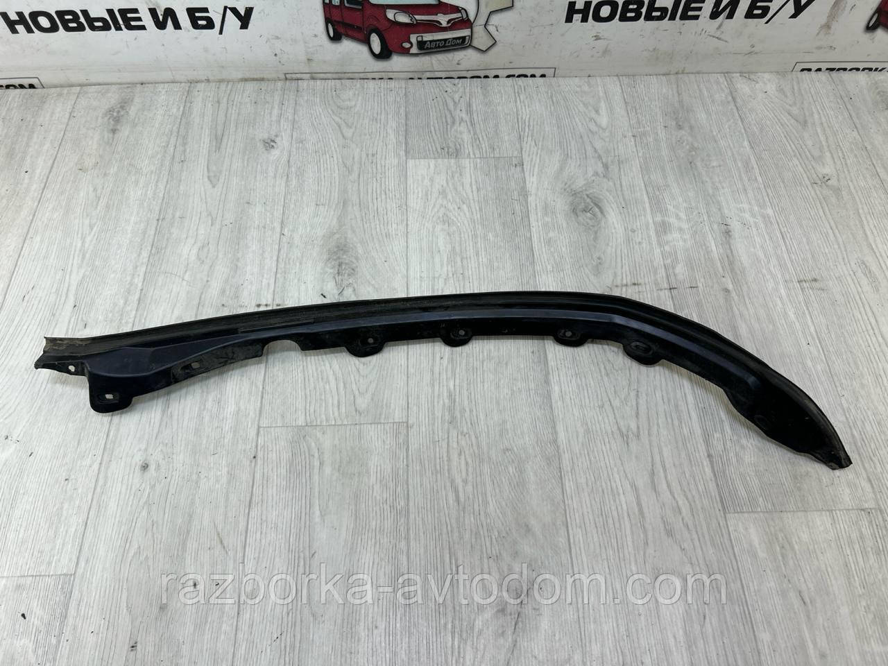 Ущільнювальна гумка дверей передньої правої (сбоку) Peugeot 407 (04-11) OE: 9023TL